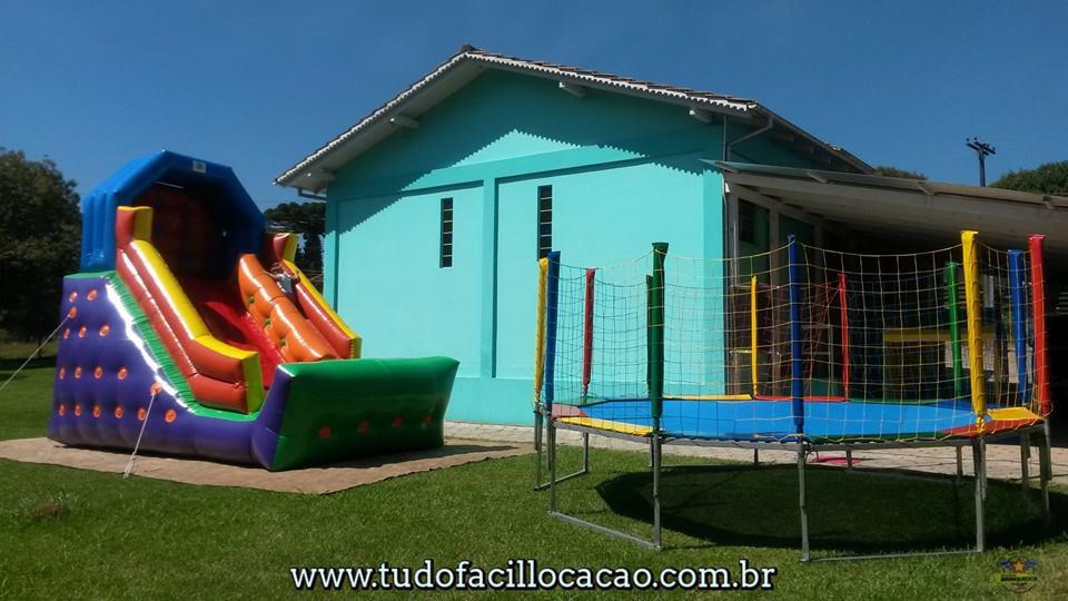 Tobogã inflável mais cama elástica grande